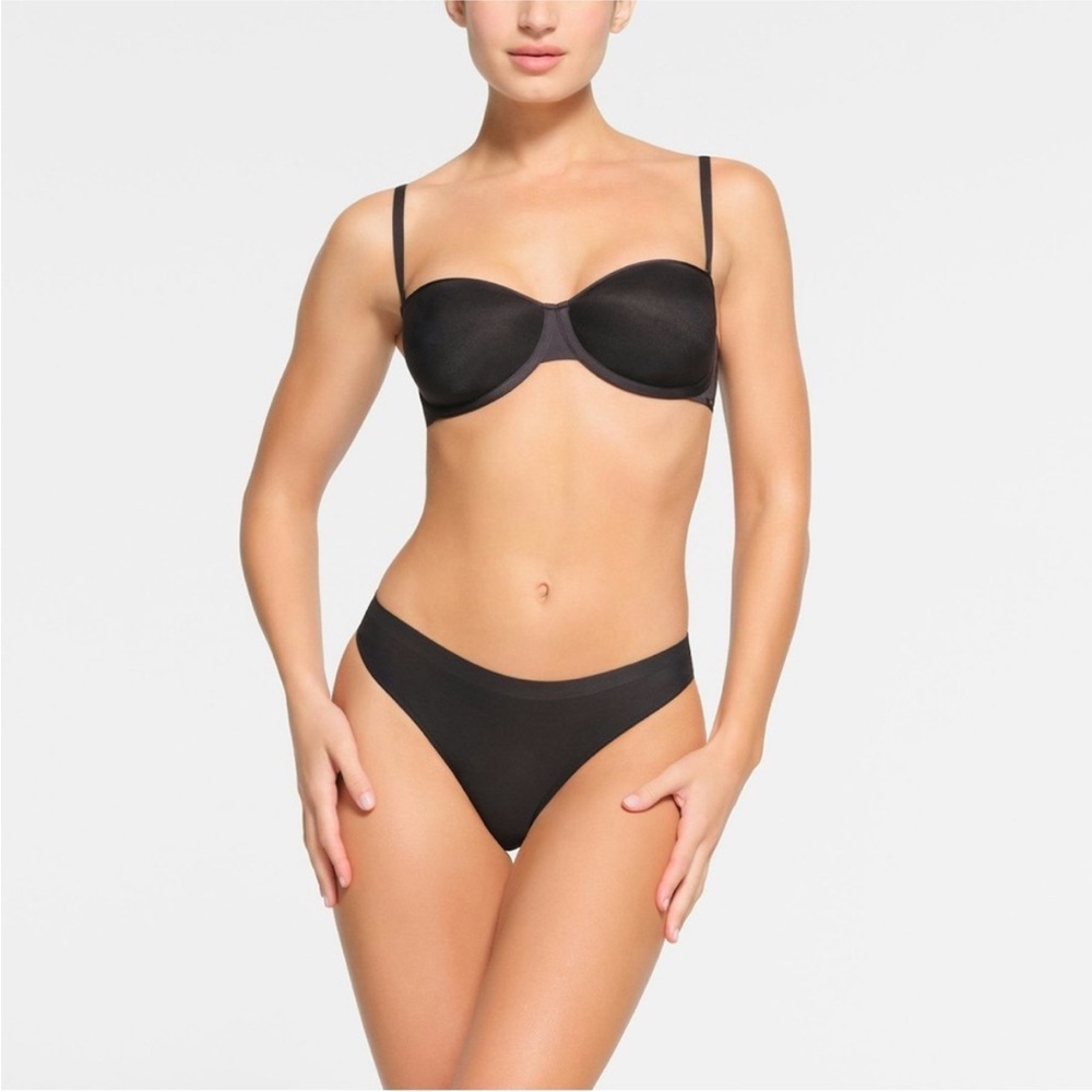 NWT SKIMS Weightless Strapless Bra in Onyx‎ 40C